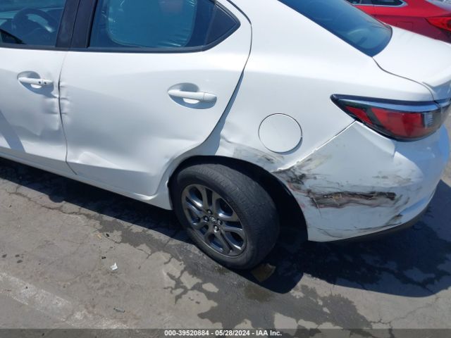 3MYDLBYVXKY523735 Toyota YARIS LE