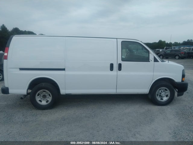 Chevrolet Express 2500 Work Van 2018 1GCWGAFP4J1344250 Image 13