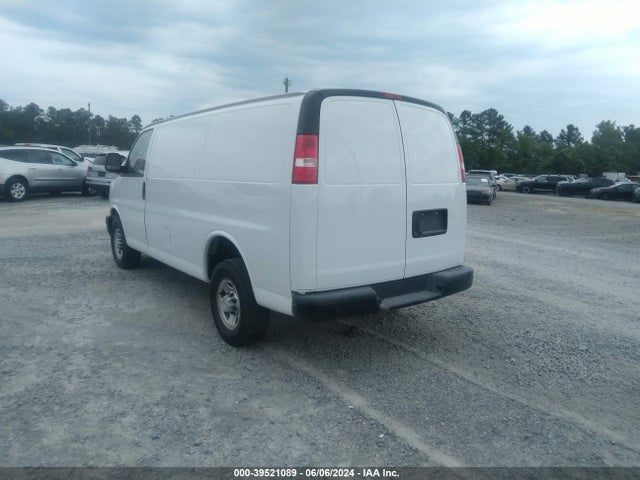 Chevrolet Express 2500 Work Van 2018 1GCWGAFP4J1344250 Image 3