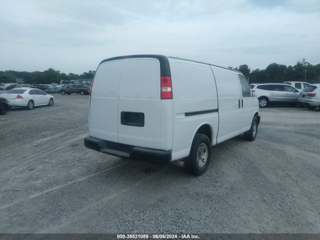 Chevrolet Express 2500 Work Van 2018 1GCWGAFP4J1344250 Image 4