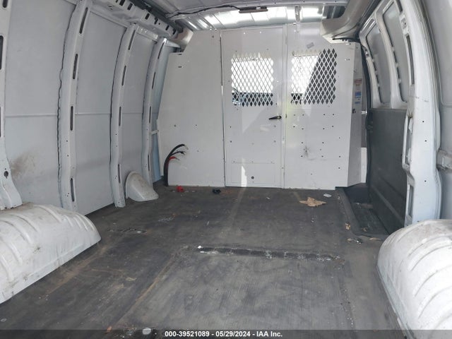 Chevrolet Express 2500 Work Van 2018 1GCWGAFP4J1344250 Image 8