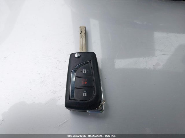 Toyota C-HR LE 2019 JTNKHMBX7K1053774 Image 11
