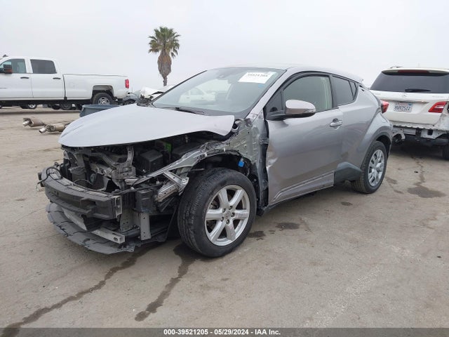 Toyota C-HR LE 2019 JTNKHMBX7K1053774 Image 2