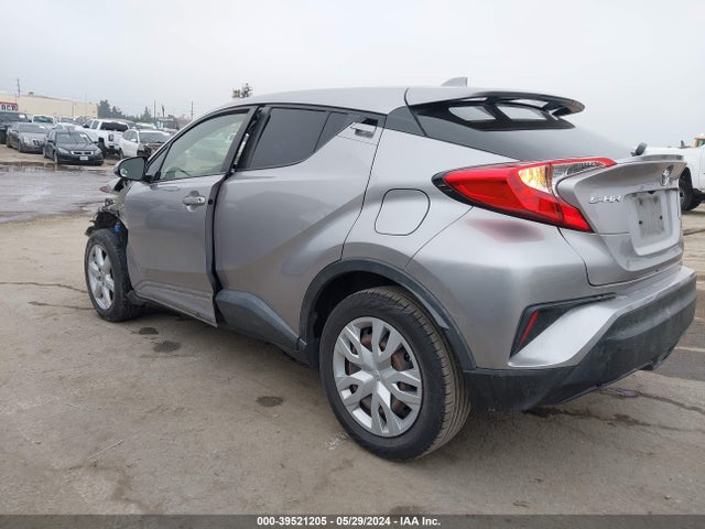 Toyota C-HR LE 2019 JTNKHMBX7K1053774 Image 3