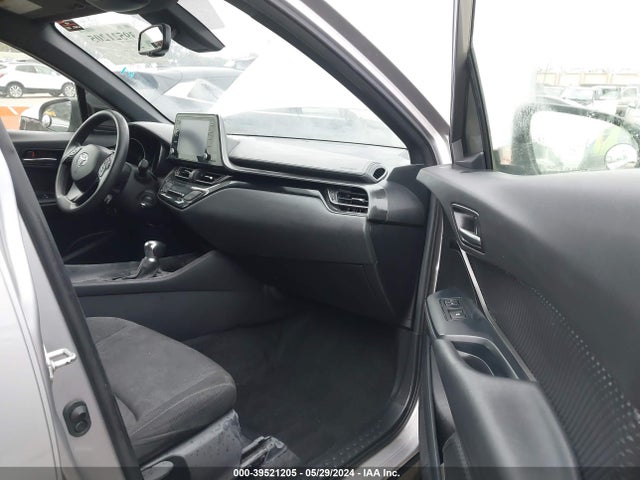 Toyota C-HR LE 2019 JTNKHMBX7K1053774 Image 5