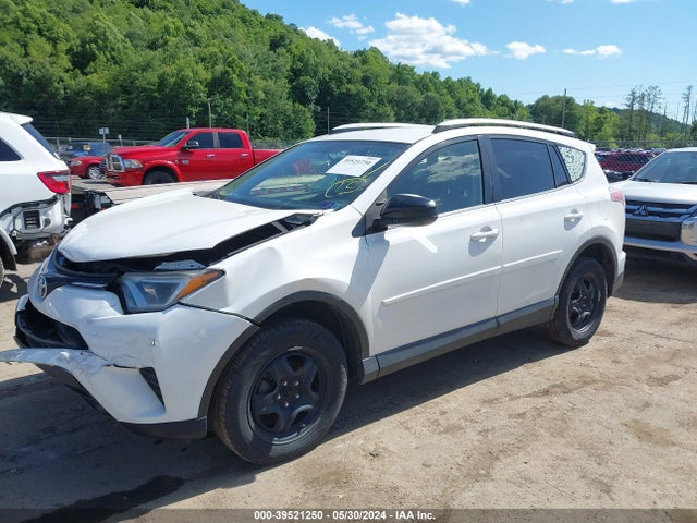 Toyota RAV4 LE 2016 JTMBFREV6GJ075032 Image 2