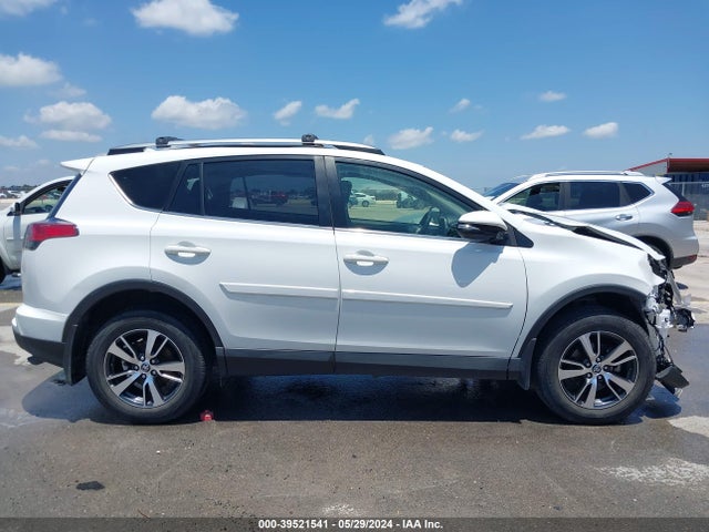 Toyota Rav4 Xle 2018 JTMWFREV9JJ732379 Image 13