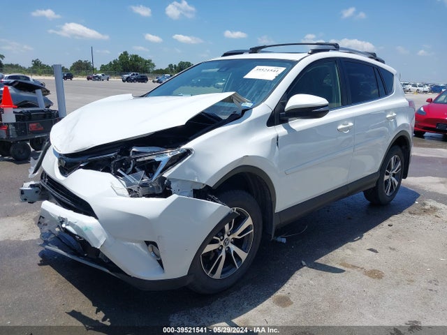 Toyota Rav4 Xle 2018 JTMWFREV9JJ732379 Image 2