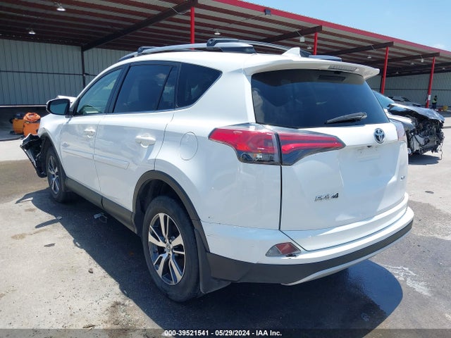 Toyota Rav4 Xle 2018 JTMWFREV9JJ732379 Image 3