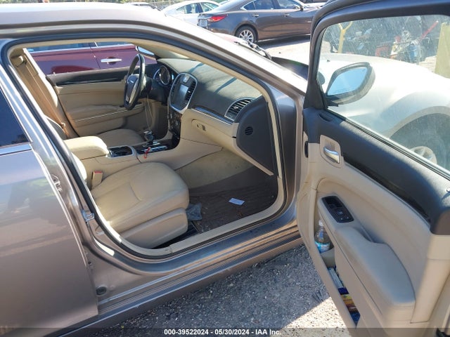 Chrysler 300 2014 2C3CCAAG4EH184355 Image 5