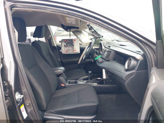 Toyota RAV4 LE 2018 JTMZFREV0JJ153794 Image 5
