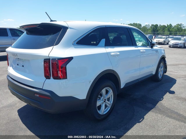 KIA SORENTO LX 2023 5XYRG4LC1PG219196 Image 4