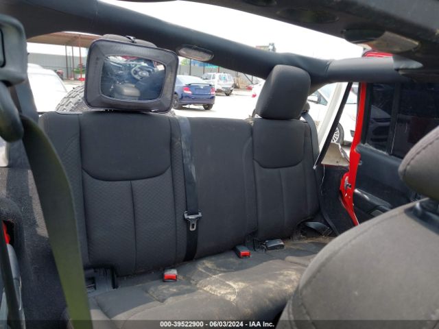 1C4BJWDG8FL732092 Jeep Wrangler Unlimited Sport