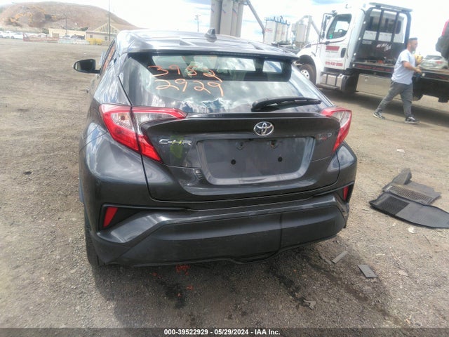 Toyota C-HR XLE 2019 NMTKHMBX9KR084577 Image 16