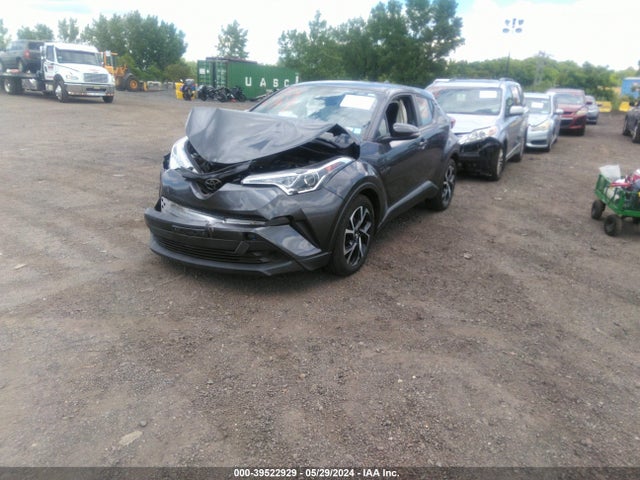 Toyota C-HR XLE 2019 NMTKHMBX9KR084577 Image 2