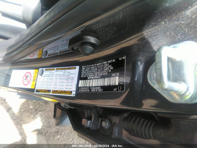 Toyota C-HR XLE 2019 NMTKHMBX9KR084577 Image 9
