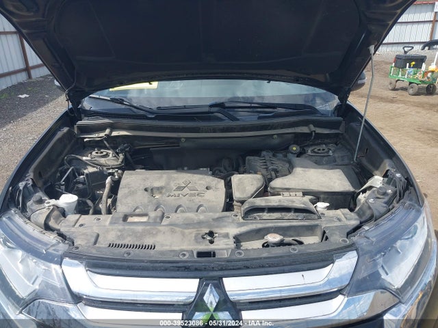 Mitsubishi Outlander Le 2018 JA4AZ3A35JZ031787 Image 10