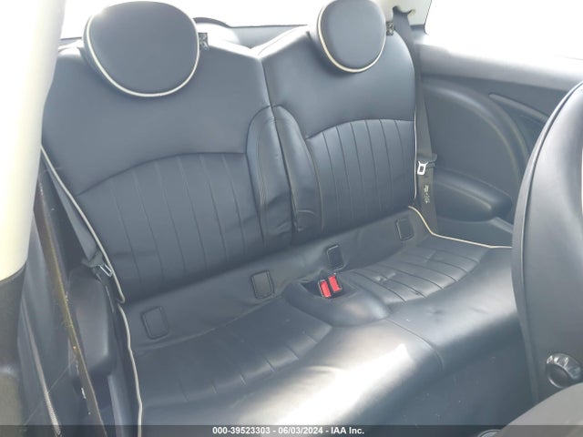 2007 MINI COOPER S WMWMF73577TL84011 Photo 7