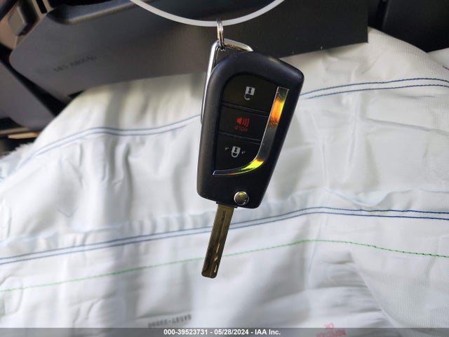 Toyota RAV4 LE 2019 JTMF1RFV0KD006052 Image 11