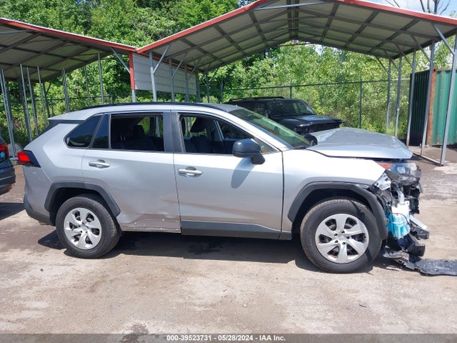 Toyota RAV4 LE 2019 JTMF1RFV0KD006052 Image 13