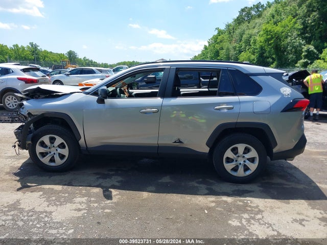 Toyota RAV4 LE 2019 JTMF1RFV0KD006052 Image 14