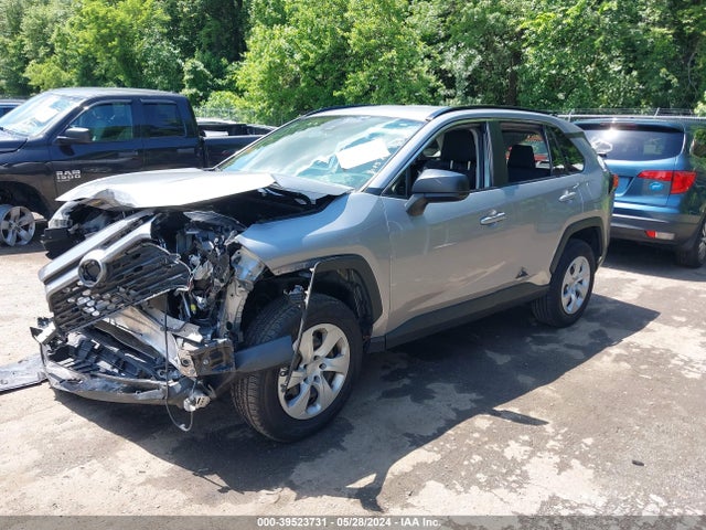 Toyota RAV4 LE 2019 JTMF1RFV0KD006052 Image 2