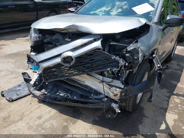 Toyota RAV4 LE 2019 JTMF1RFV0KD006052 Image 6