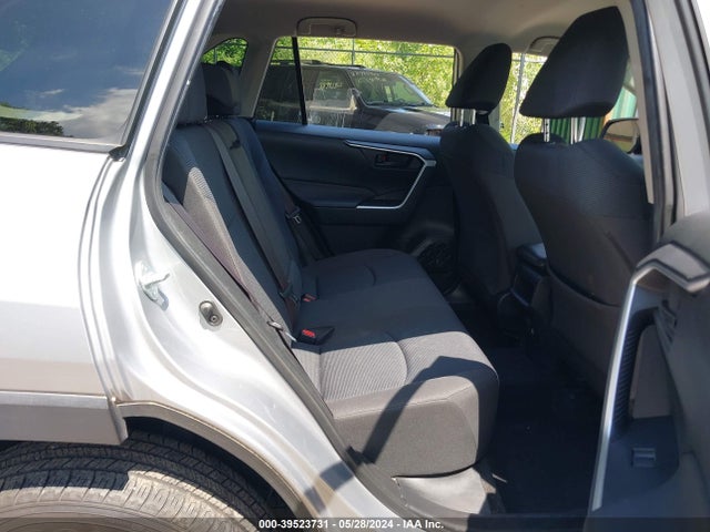 Toyota RAV4 LE 2019 JTMF1RFV0KD006052 Image 8