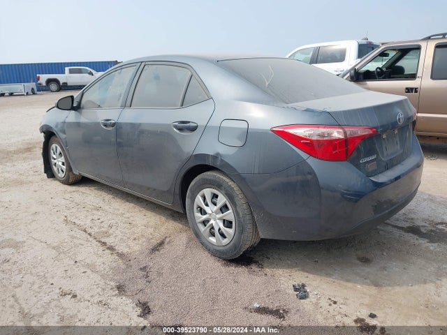 Toyota COROLLA L 2018 5YFBURHE1JP832083 Image 3