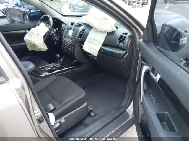 5XYKT4A68FG608944 KIA SORENTO LX