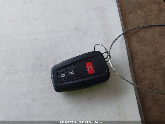 Toyota C-HR XLE 2019 NMTKHMBX4KR085880 Image 11