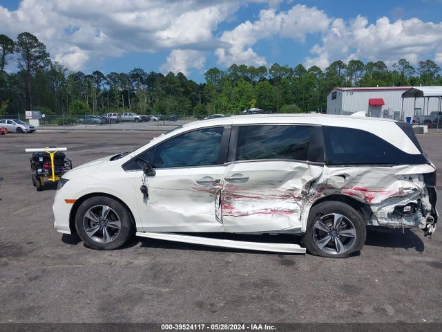 Honda Odyssey Touring 2018 5FNRL6H83JB002775 Image 14