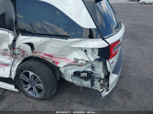 Honda Odyssey Touring 2018 5FNRL6H83JB002775 Image 6