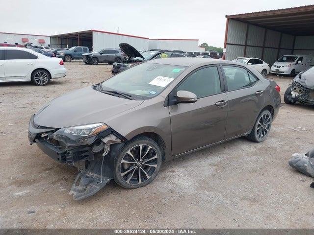 Toyota COROLLA SE 2018 5YFBURHE1JP812707 Image 2