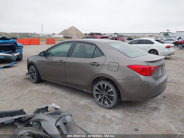 Toyota COROLLA SE 2018 5YFBURHE1JP812707 Image 3