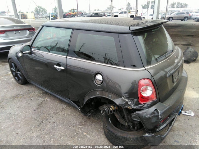 2011 MINI COOPER S WMWSV3C53BTY22292 Photo 2