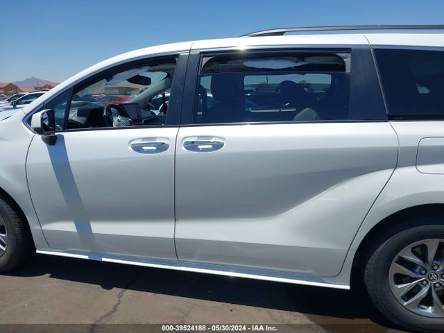 Toyota SIENNA XLE 2022 5TDYRKEC4NS082472 Image 14