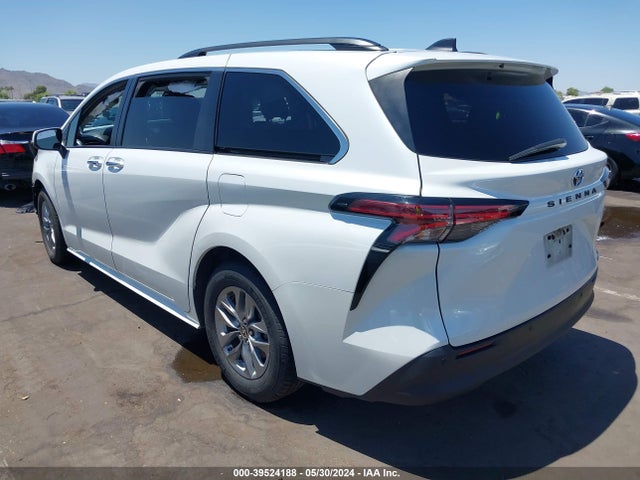Toyota SIENNA XLE 2022 5TDYRKEC4NS082472 Image 3