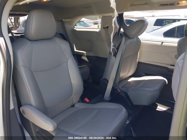 Toyota SIENNA XLE 2022 5TDYRKEC4NS082472 Image 8