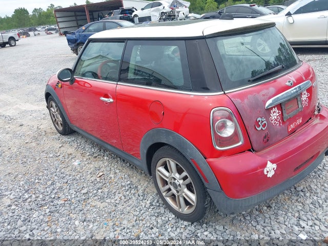 2011 MINI COOPER WMWSU3C51BTX96472 Photo 2