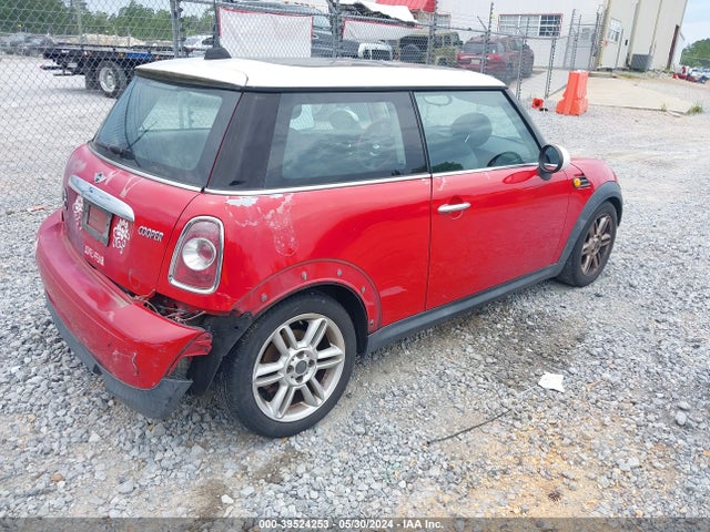 2011 MINI COOPER WMWSU3C51BTX96472 Photo 3