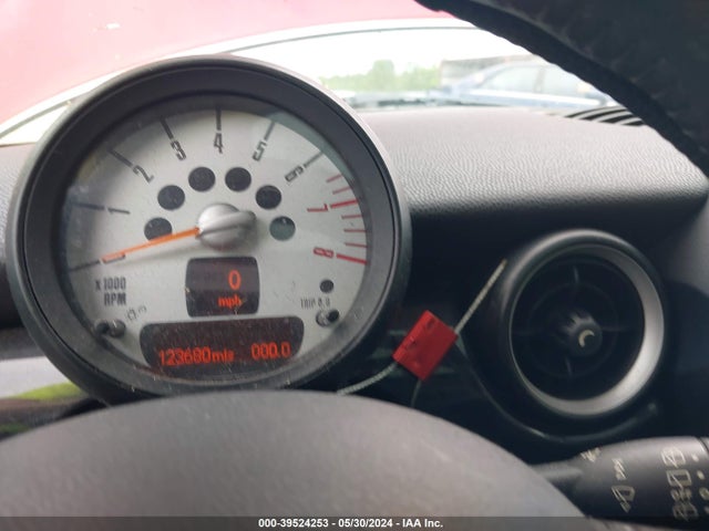 2011 MINI COOPER WMWSU3C51BTX96472 Photo 6