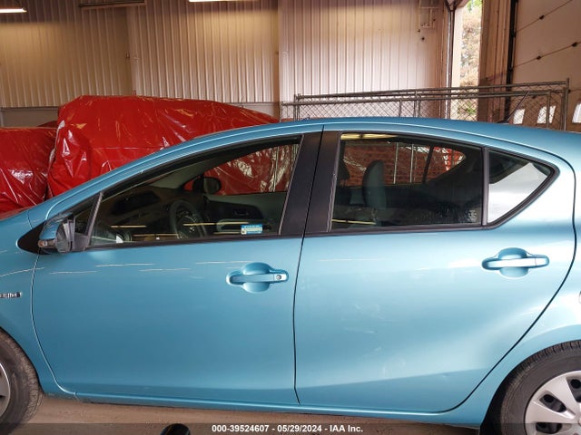 Toyota Prius C Two 2014 JTDKDTB33E1081311 Image 14