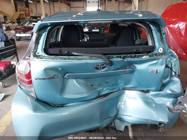 Toyota Prius C Two 2014 JTDKDTB33E1081311 Image 16