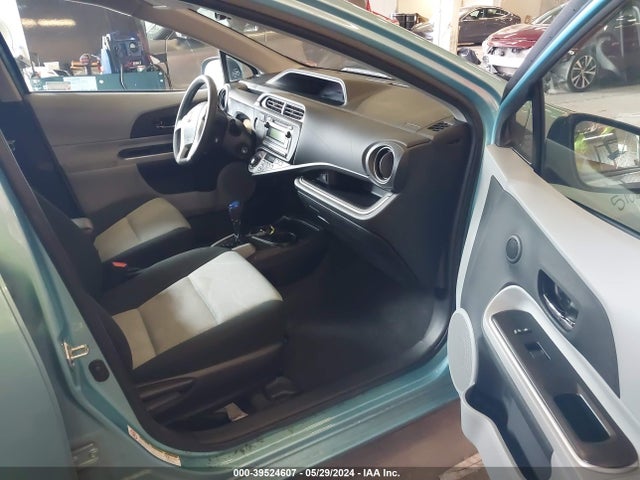 Toyota Prius C Two 2014 JTDKDTB33E1081311 Image 5