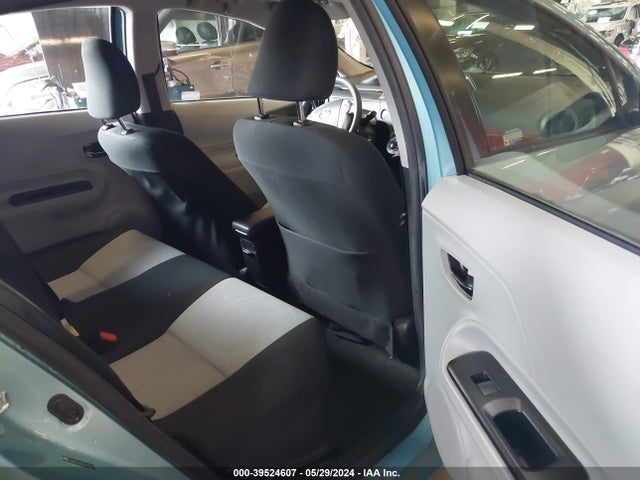 Toyota Prius C Two 2014 JTDKDTB33E1081311 Image 8