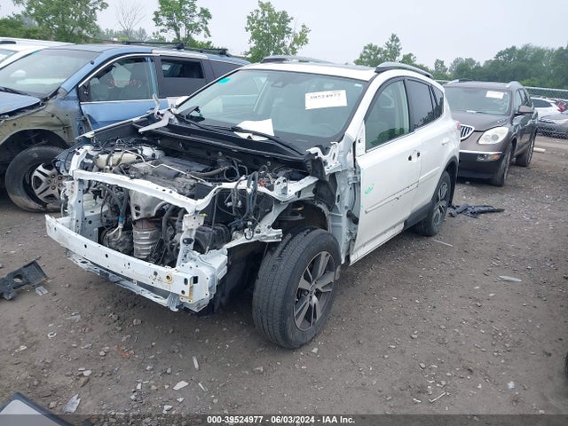 Toyota Rav4 Xle 2017 JTMRFREV1HJ126632 Image 2