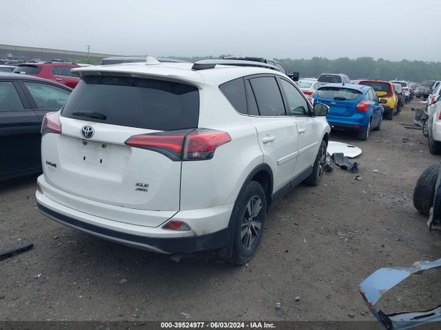 Toyota Rav4 Xle 2017 JTMRFREV1HJ126632 Image 4
