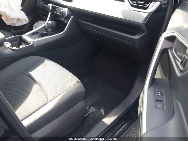 Toyota RAV4 LE 2020 JTMG1RFV1LD528551 Image 5