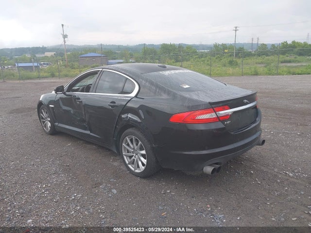 2012 JAGUAR XF SAJWA0FB9CLS50552 Photo 2